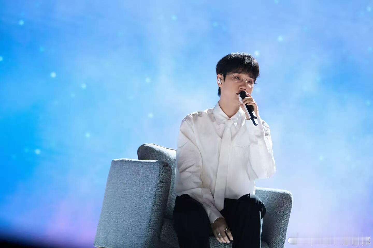 汪苏泷和颜人中录声生不息汪苏泷和晚安原唱颜人中录声生不息 跟朋友聊音综阵容，满脑