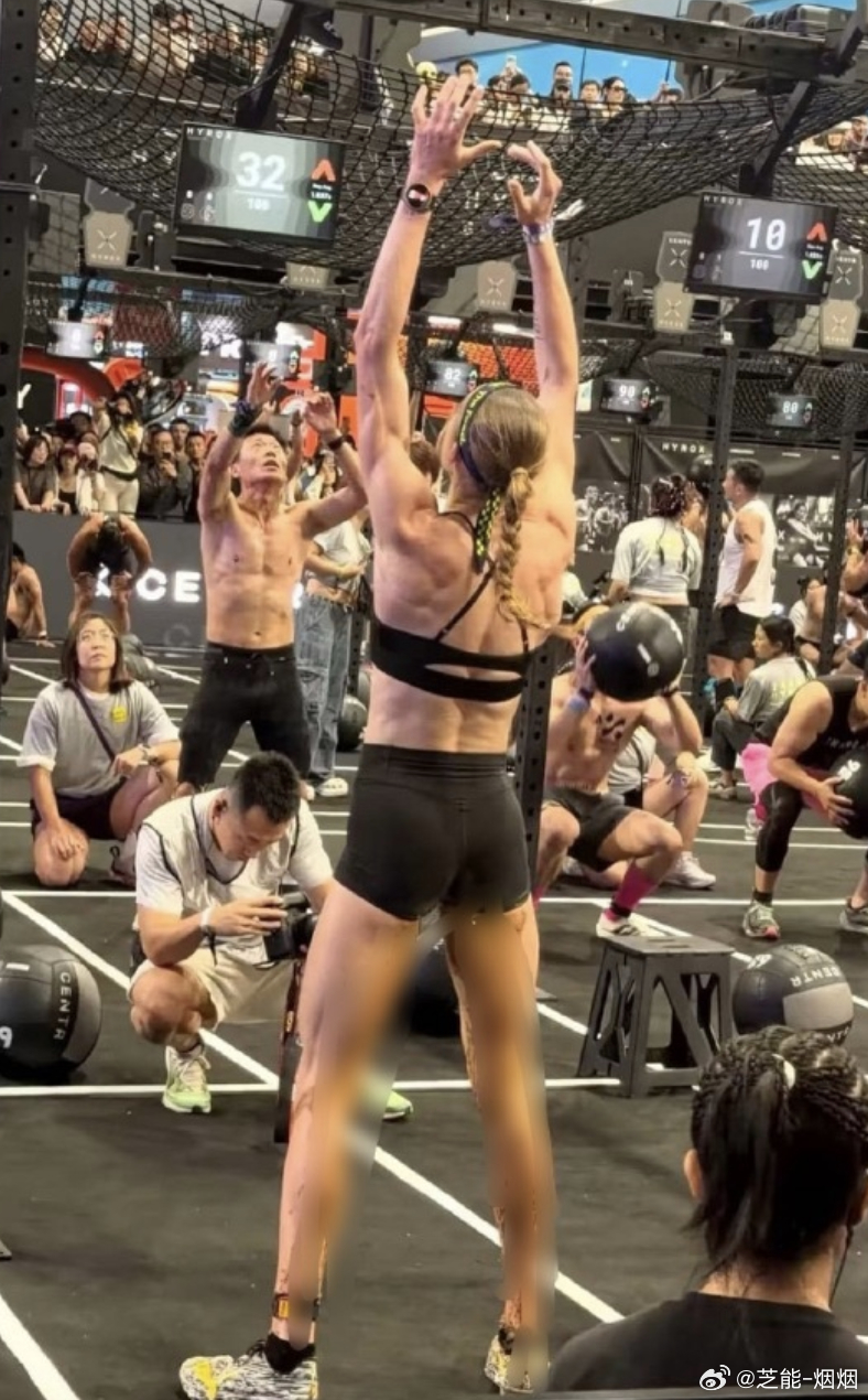 选手失禁坚持完赛 赛事方全面消杀 ​ HYROX北京站女子组别赛事，有参赛选手J