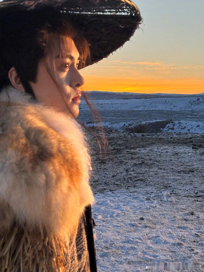#曾舜晞live全是风声# 冰雪世界里的曾舜晞，简直就是一道亮丽的风景线！liv