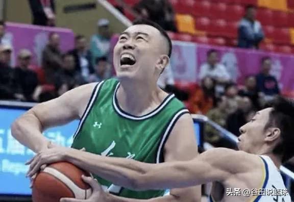 北京时间11月5日晚，第十五届全运会成年男篮小组赛继续进行，揭幕战50分大胜吉林