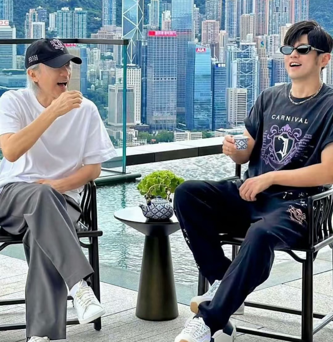 童年都给了这两位姓周的