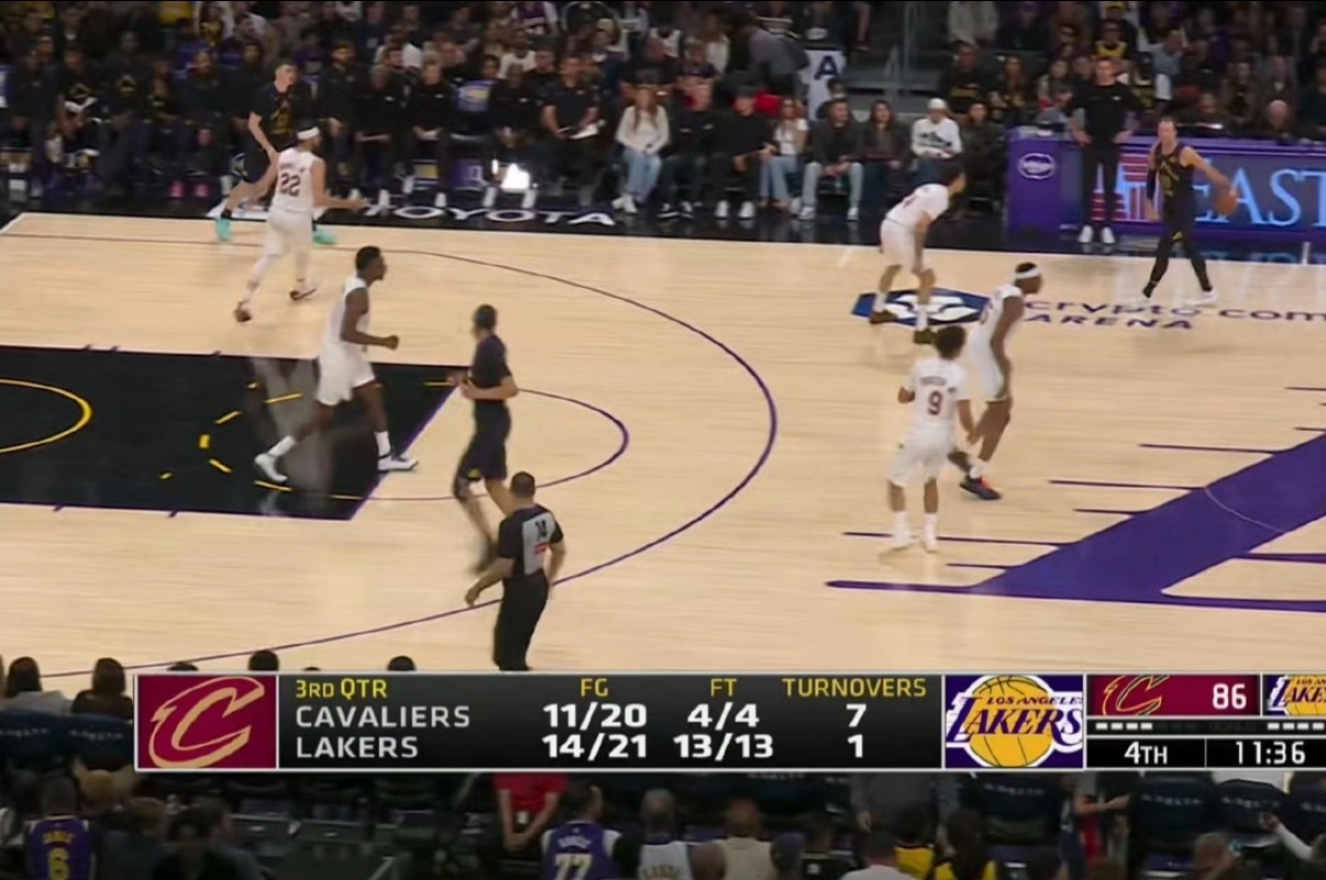 湖人三节打卡！骑士第四节鸣金收兵上全替补阵容，湖人又赢了，东契奇三节35分11助