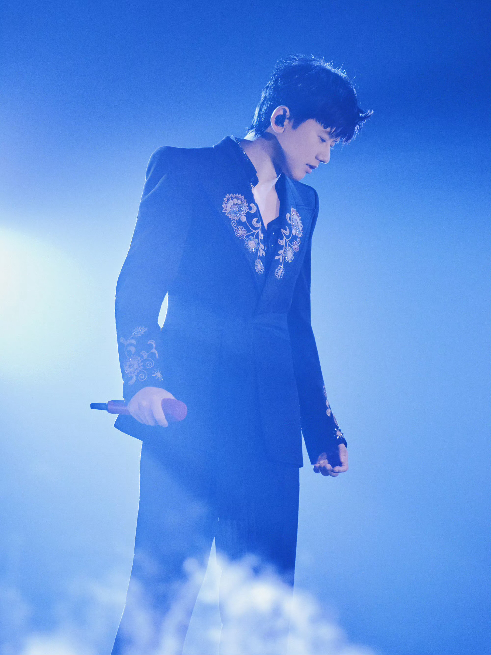张杰杭州演唱会过审最尊重暑假之人来了！张杰2026世界巡回演唱会杭州站审批通过！
