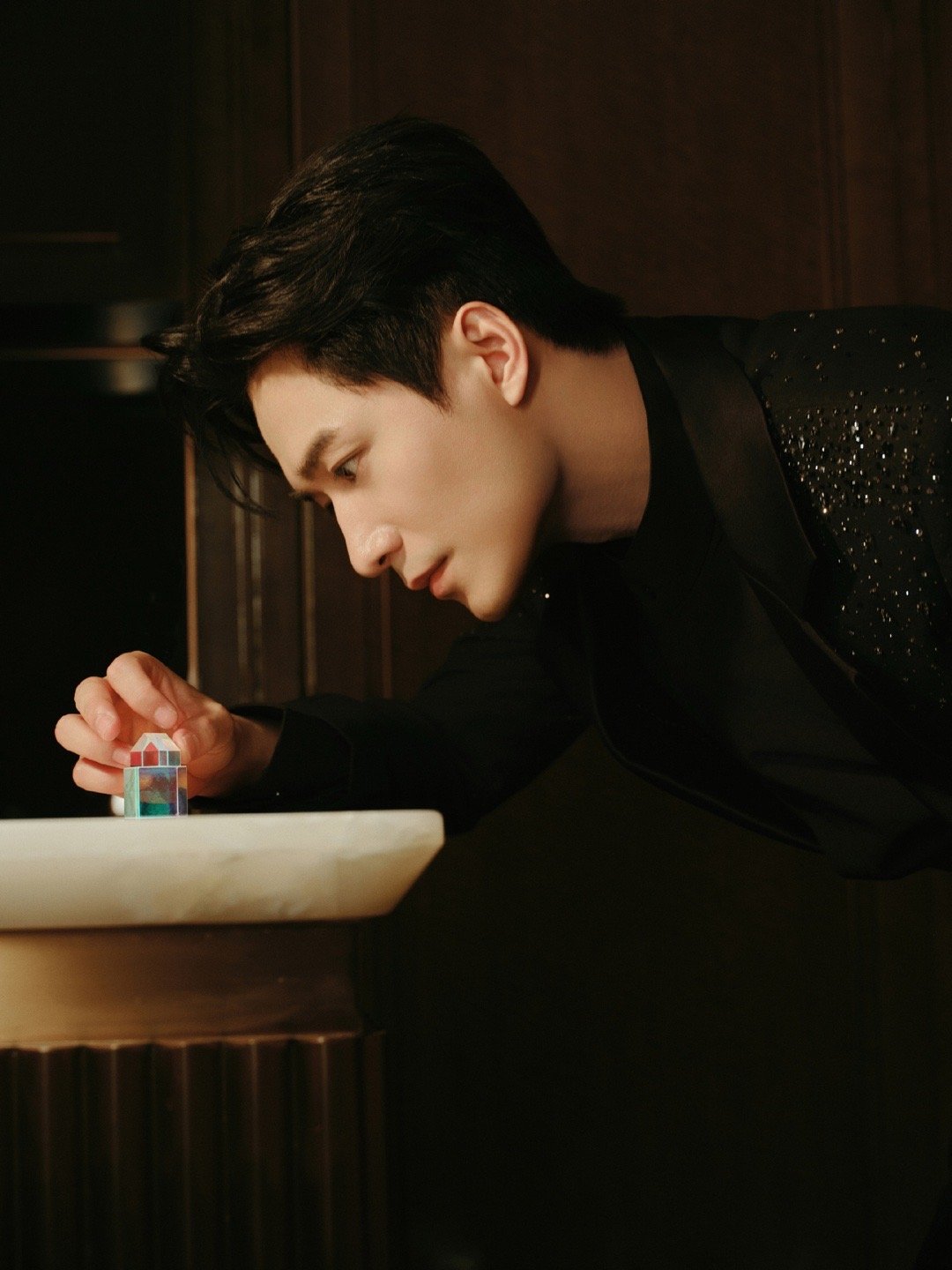 王皓祯走红毯像极了新人上班 王皓祯这红毯走得我全程姨母笑！像极了第一天上班的我们