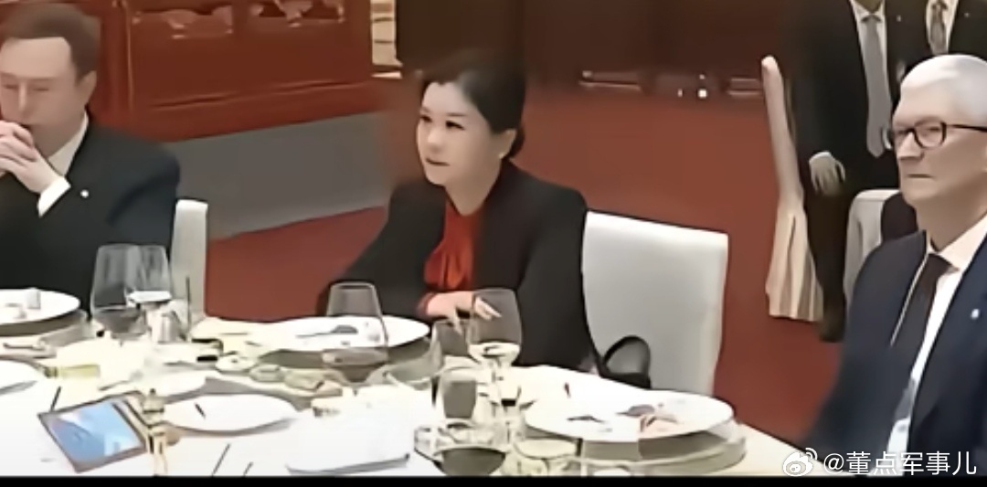 要不是这些美国人来访，绝大多数中国人不会认识她，她出身卑微，一个辍学的农村姑娘，