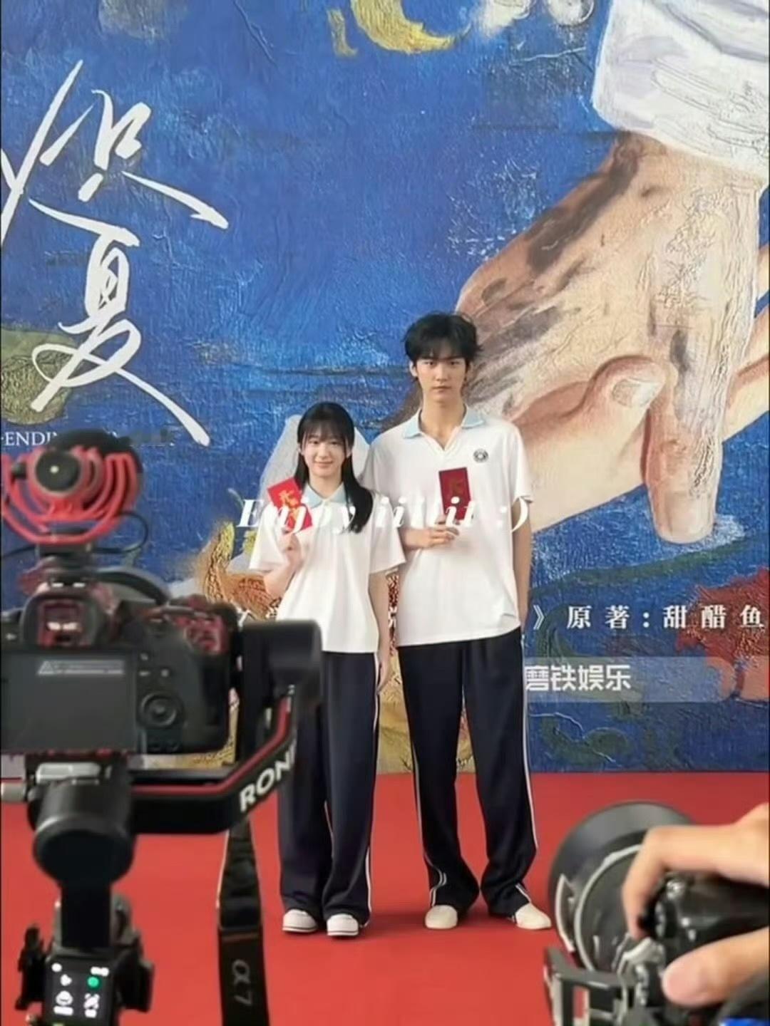 周柯宇包上恩 炽夏 今日开机路透，开机大吉！ ​​​