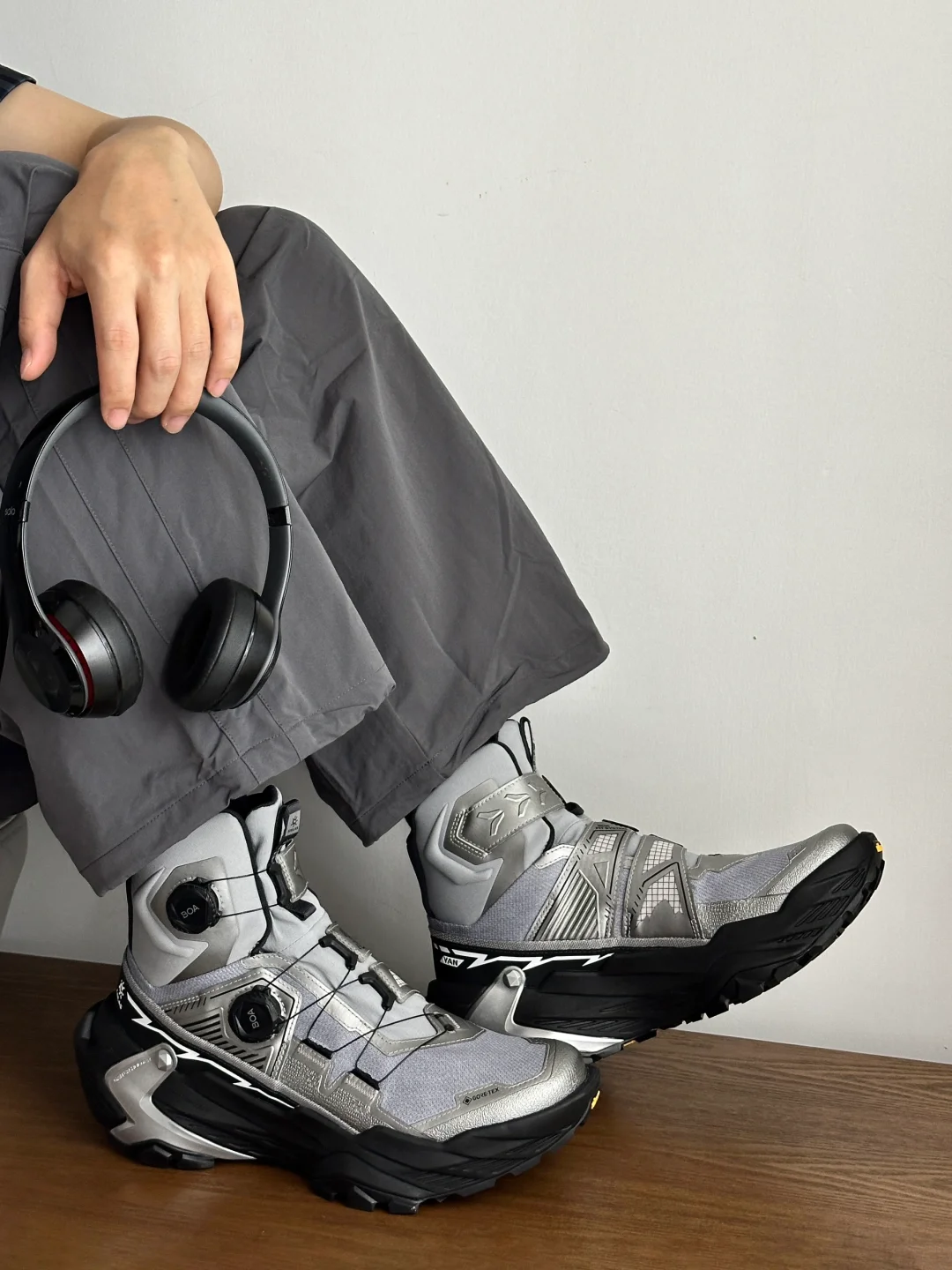 好鞋分享|被这双银色流体徒步鞋帅到了