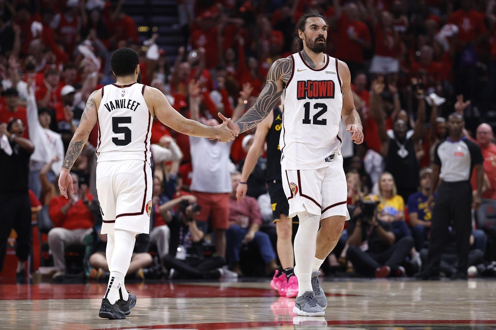 火媒Bradeaux：“在缺少先发控卫范弗里特和重要替补中锋亚当斯的情况下，还能