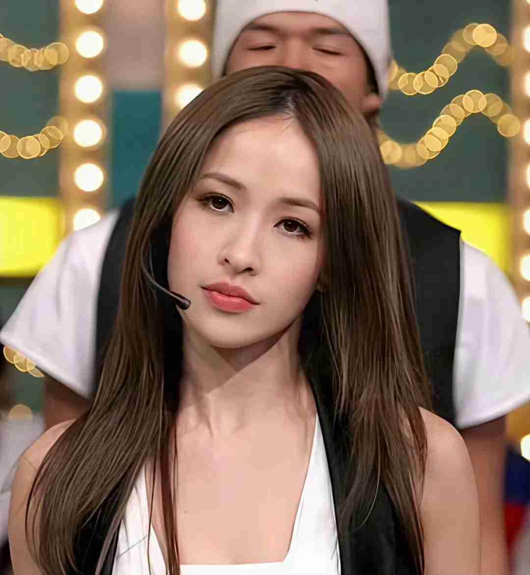 我的今日状态：😁轻松愉快
我这里的天气：🍂微风

萧亚轩早期造型惊艳全网，后