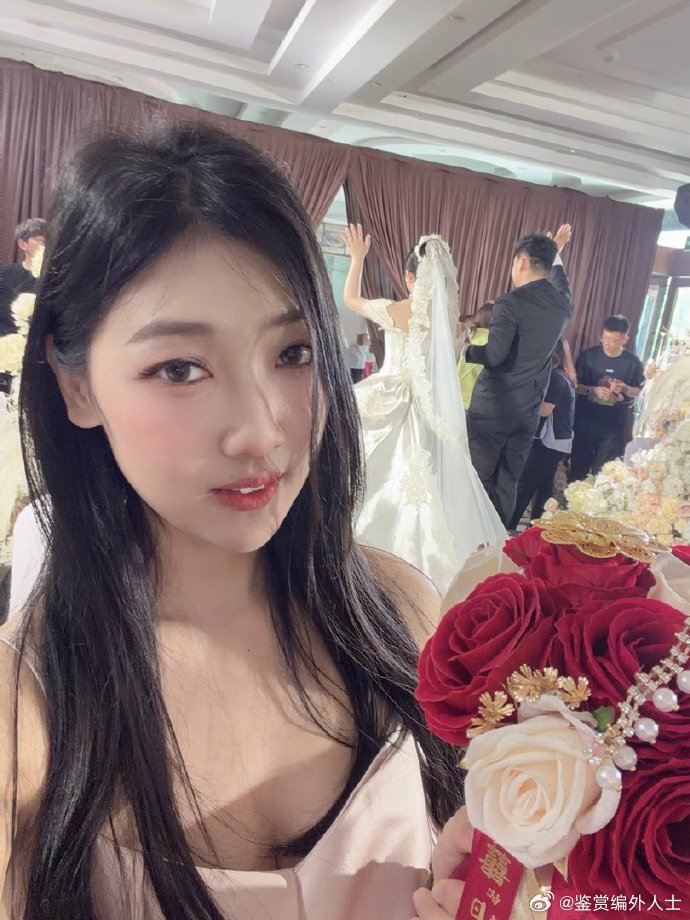 一枝红杏出墙来了 这样的女孩谁不爱？ 