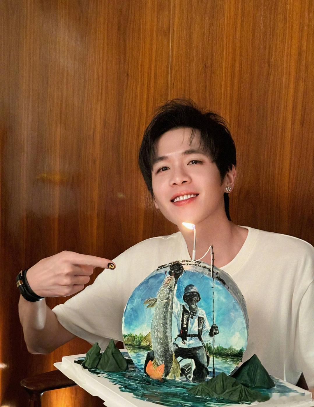 张若昀近照好有少年感，怎么感觉这个男人越来越逆生长了[泪] ​​​