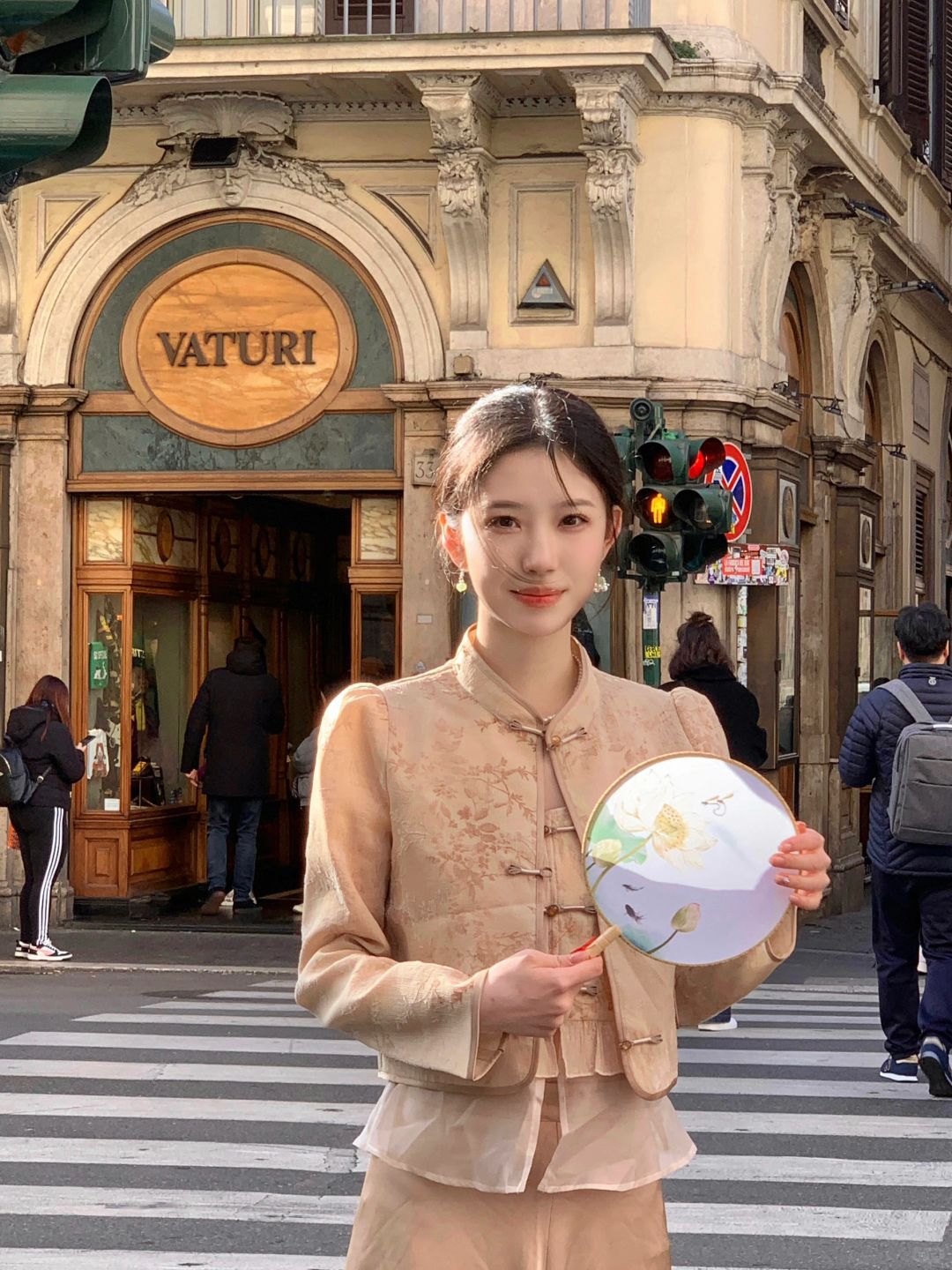 罗马街头的中国女孩