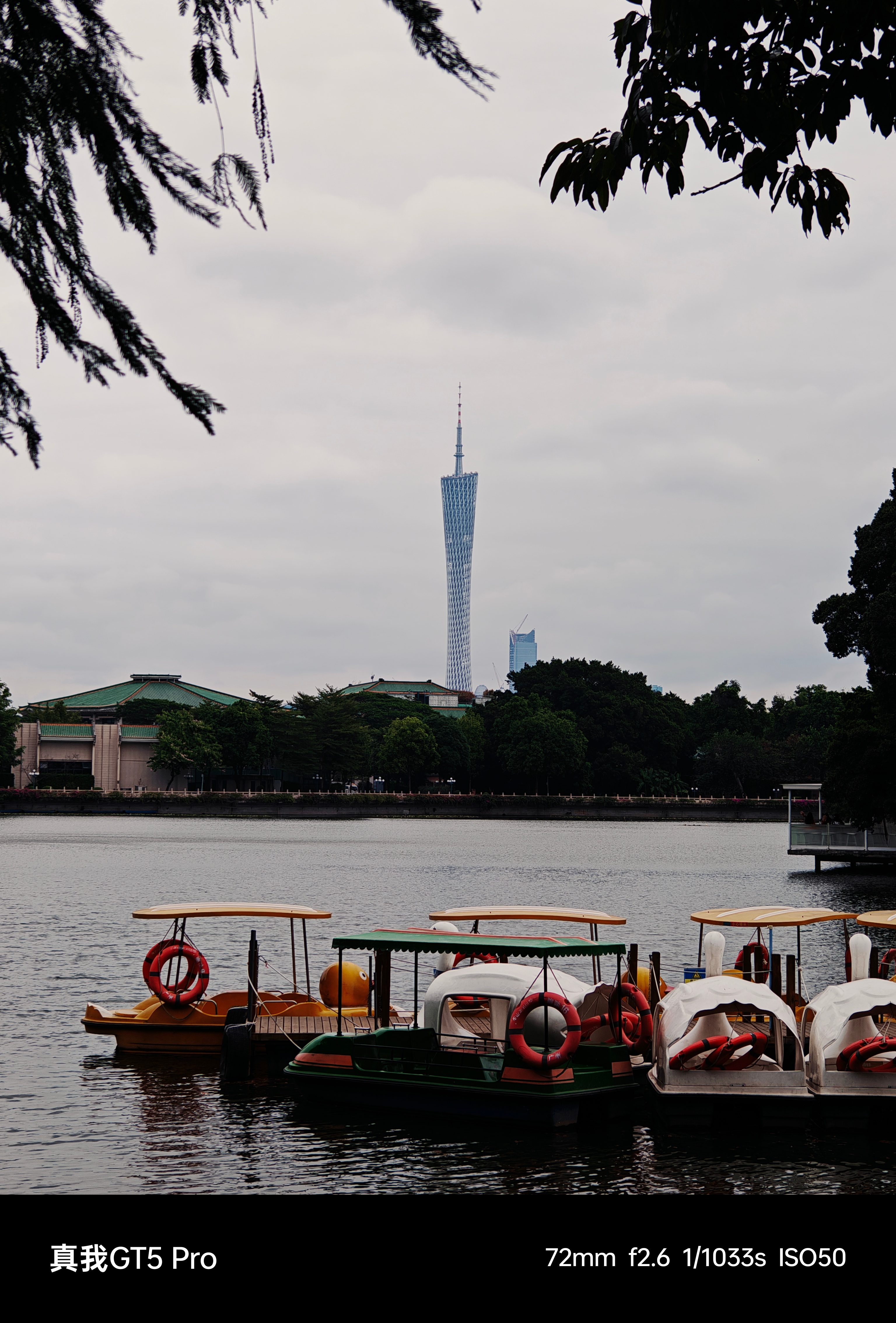 感觉一直没有冬天的广州，今天也降温了。今天在东山口这边转转，我看到不止一个光着腿