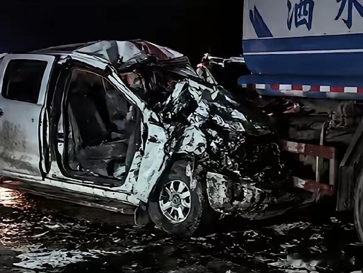 凌晨、追尾、6人死亡，这些关键词组合在一起，我们看到的不应停留在一起惨烈的交通事