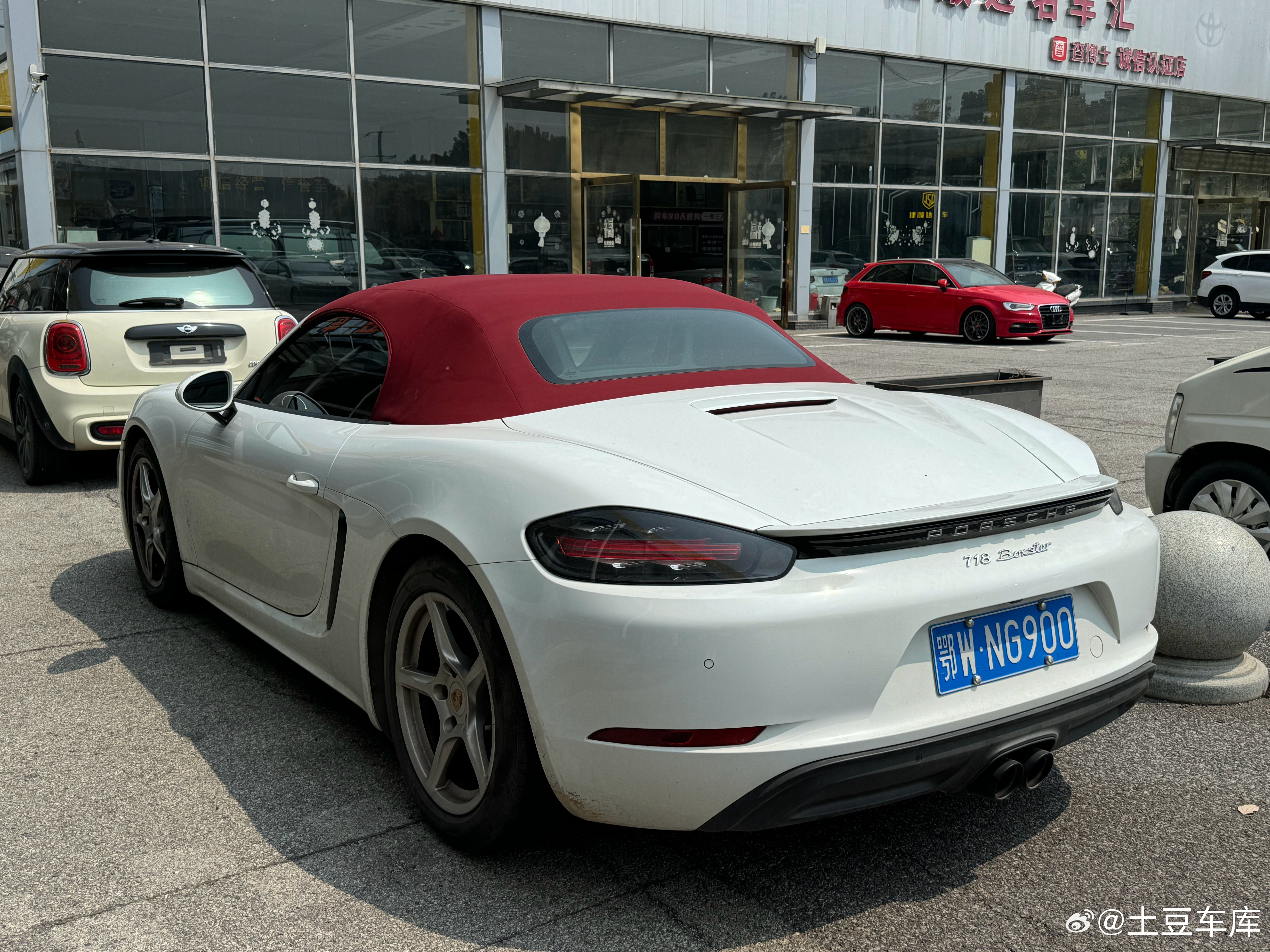 最新到店保时捷718 Boxster敞篷2023款 2023年上牌2万多公里 白