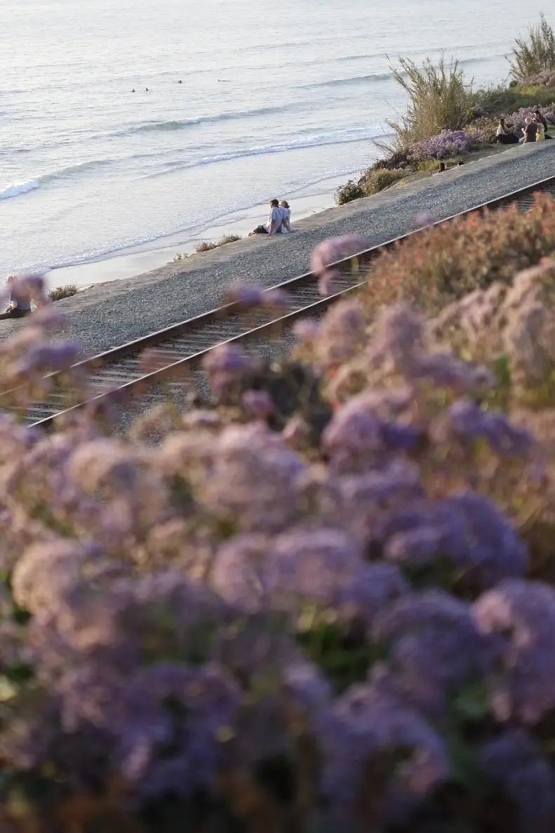 醍醐灌顶9句人生清醒感悟：
 
1、外在气场先行，内在实力打底。世人先敬体面，再