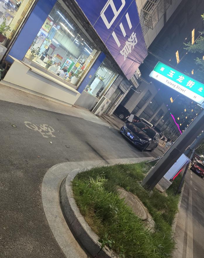市民吐槽：盐城市滨海县永康路玉龙路交叉处这个地方总有恶臭，晚上出门溜达的时候路过