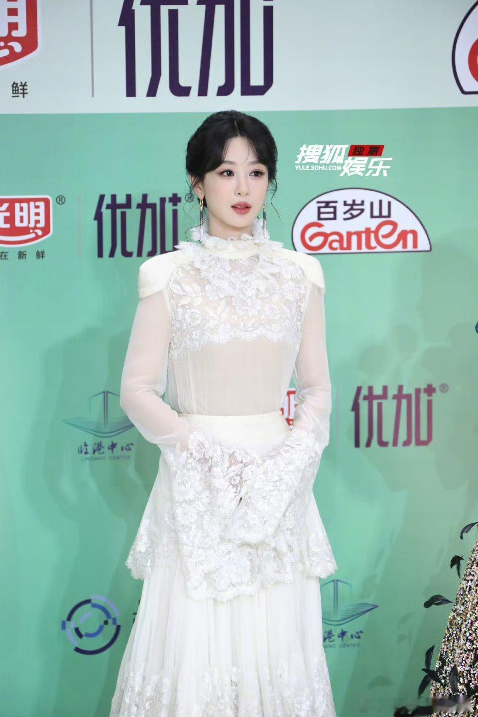 杨紫关晓彤白玉兰红毯生图状态 ​​​