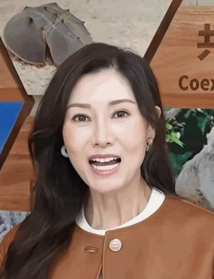 55岁的李嘉欣…好自然好美。