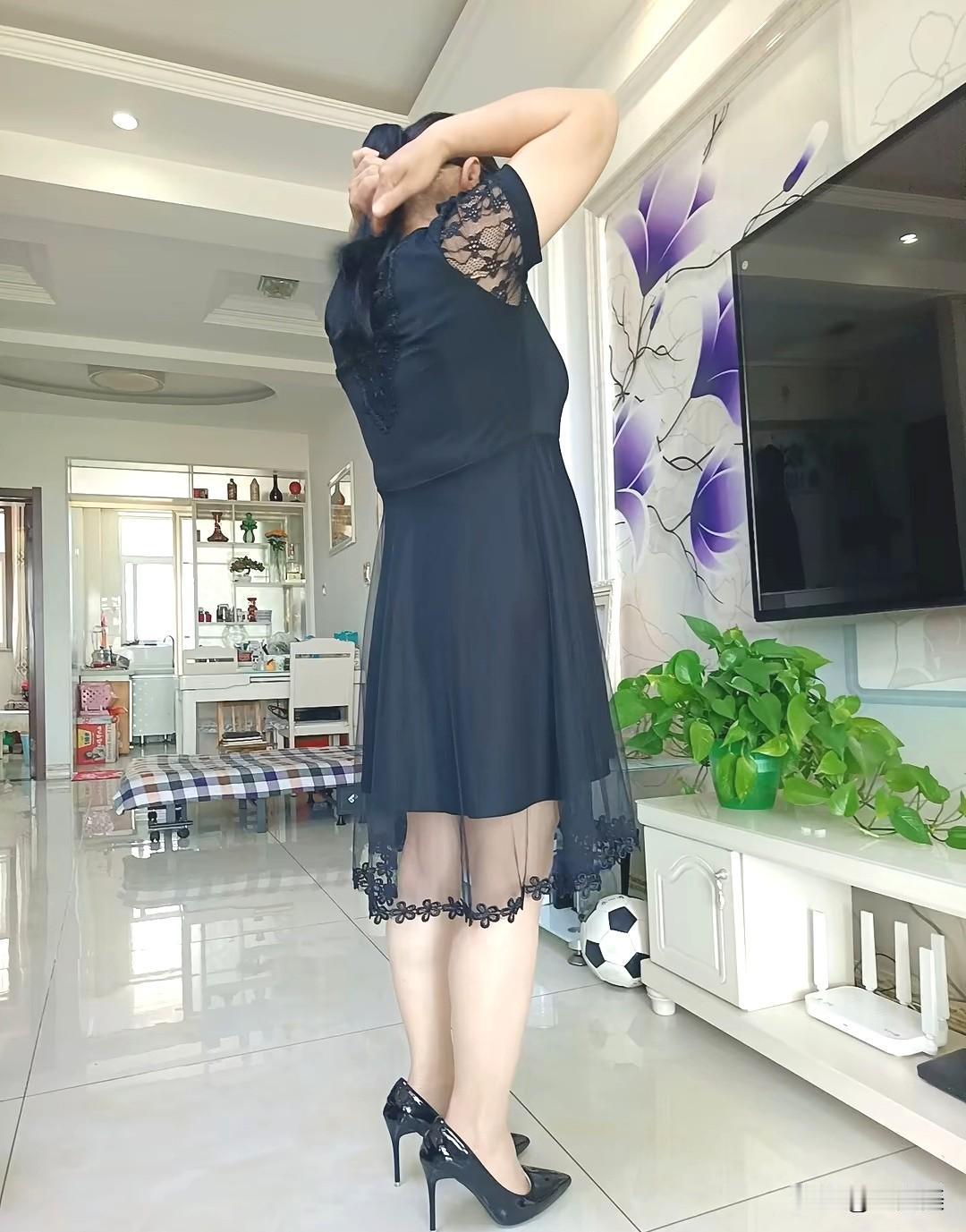 年过半百的表婶，在她身上完全看不出岁月的痕迹。[比心]
这是我表婶，虽说已经年过