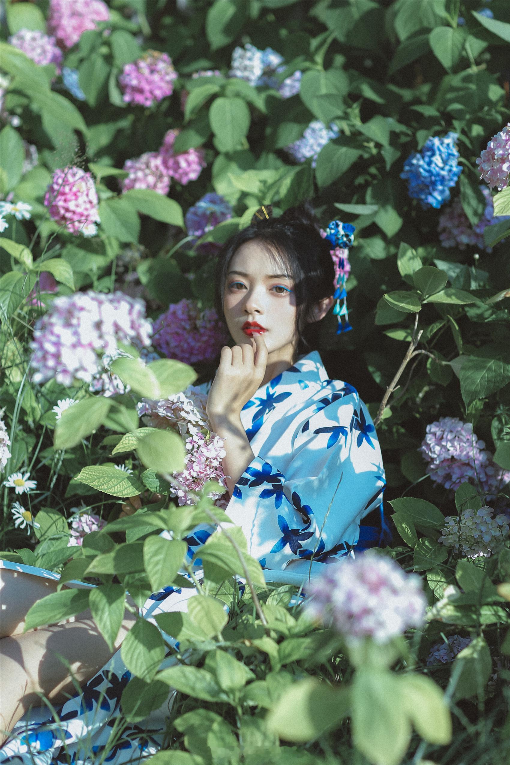 #微凉时光馆##西安约拍[超话]##和服写真# 花是盛夏的动脉 ​​​