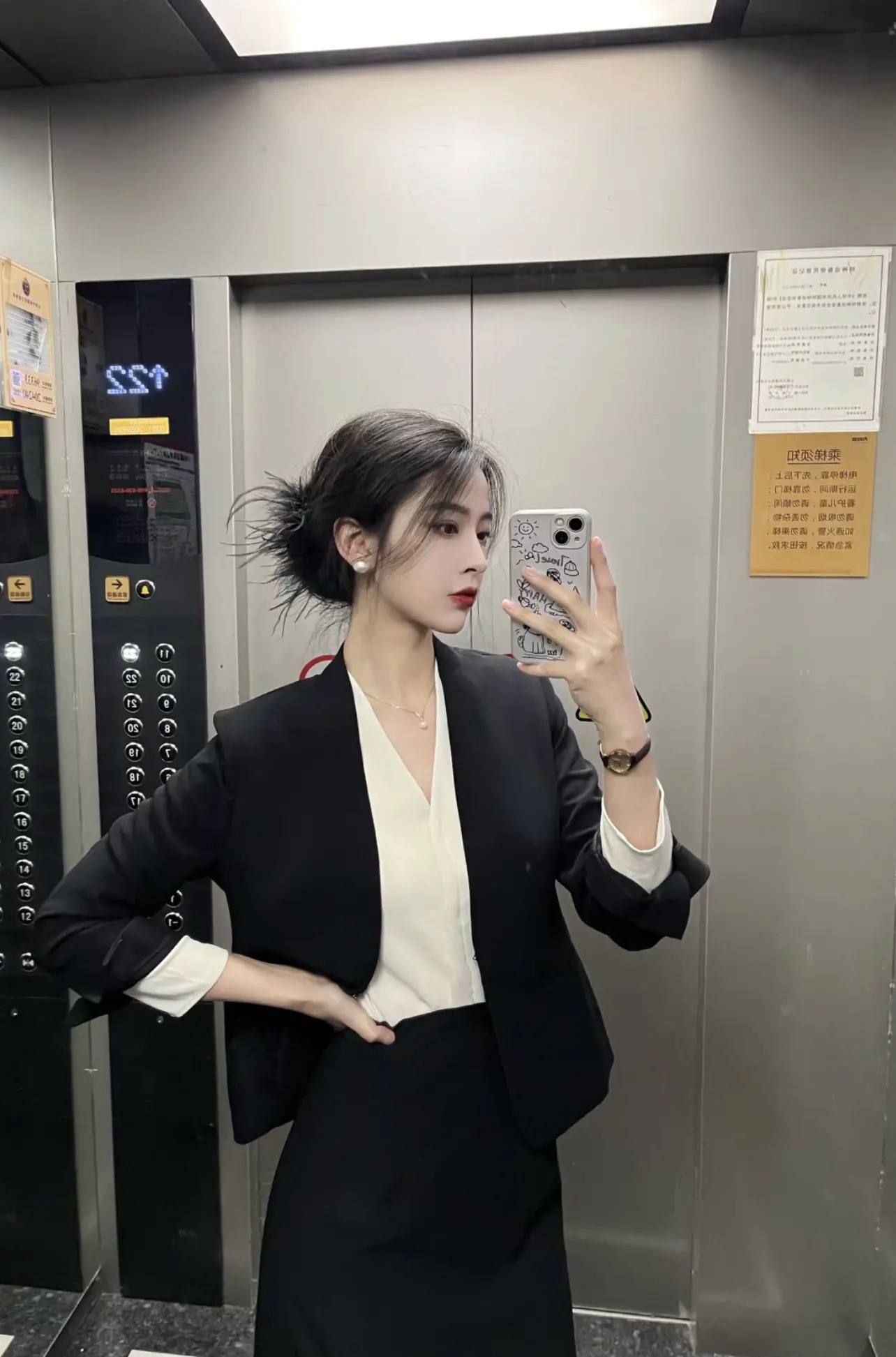 高街女王总是很有范，不聊了我要去学习花艺培训了[干饭人]，准备五一出去淄博旅游吃