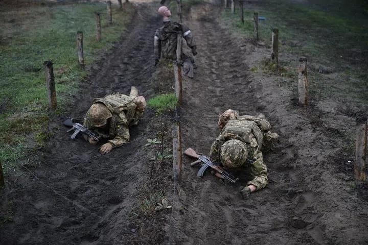 有报道称，一些乌克兰官员收受贿赂，允许士兵免服兵役，或允许适龄男性违反禁令逃离出
