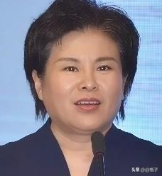 以往都是长的漂亮的女人升职快，此位高女士（黑龙江讷河人），这副模样她是如何飞黄腾