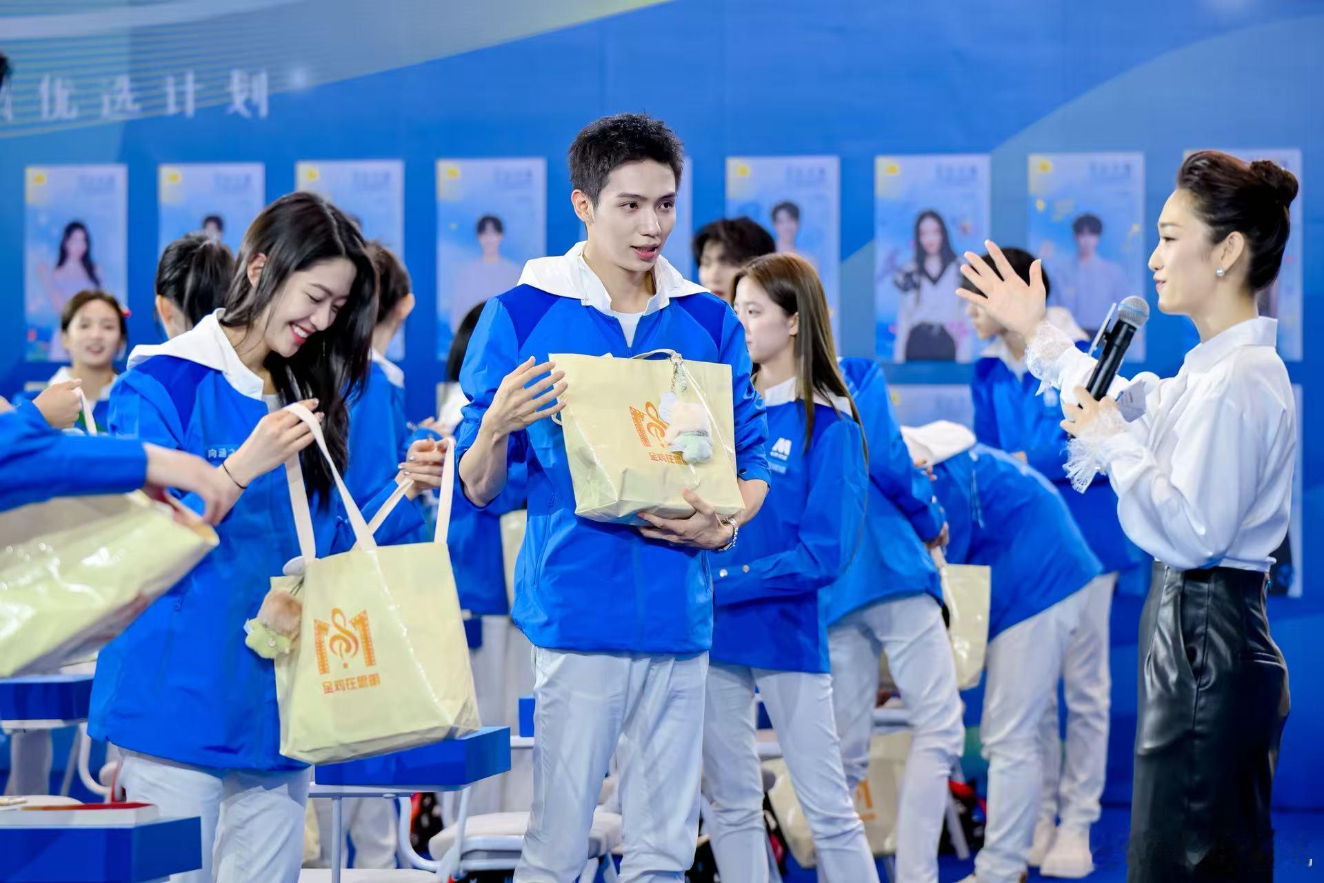 谁羡慕了我不说！40名学员专属福利拉满，贴心大礼包诚意满满，希望颜安在这段旅程中