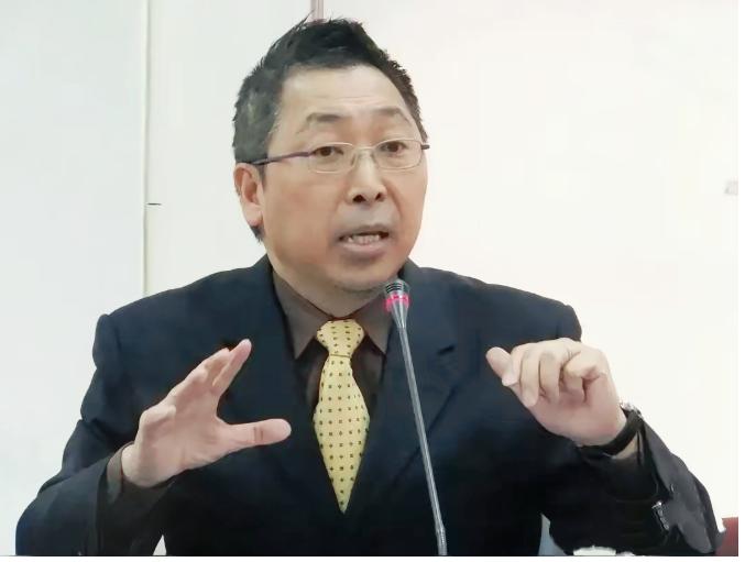 台湾名嘴唐湘龙说:有人问这次郑丽文到大陆为什么没有铺红毯迎接？
 
这是因为台湾