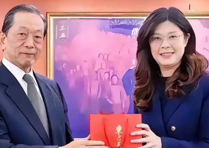 台湾国民党残余势力向日本政府捐款后不久，日本政府竟公然宣布恢复其当年侵华的邪恶旧