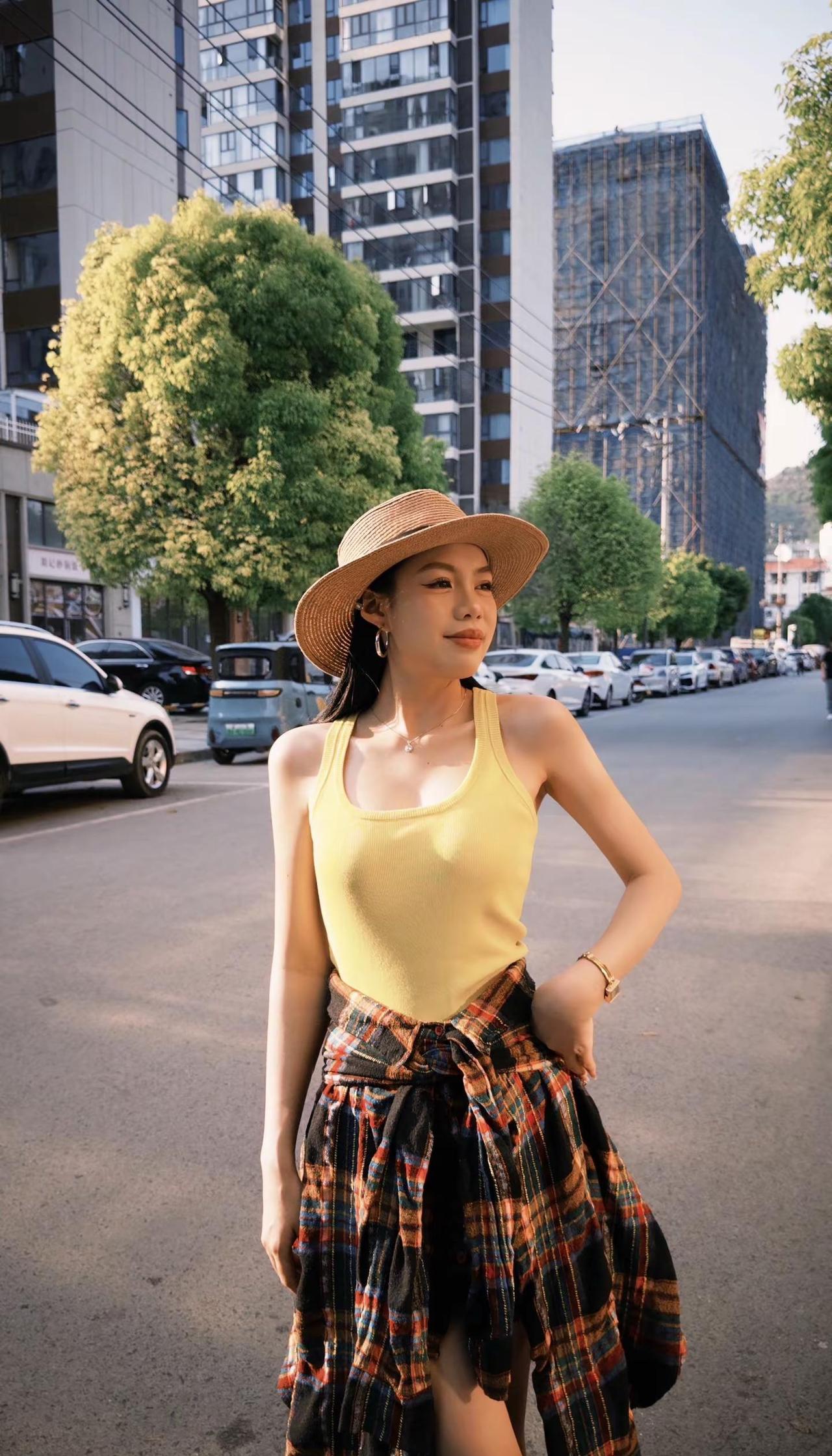 赚钱是为了吃漂亮的饭 穿漂亮的衣 过不委屈的人生