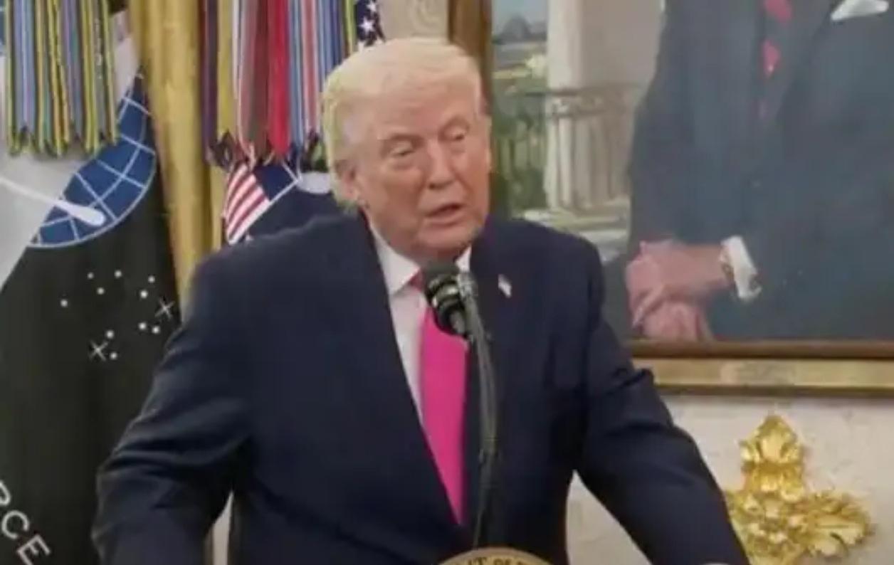 ？？美军王牌战机被自家导弹“团灭”！川普神回复笑喷全网！🍉💥

姐妹们！今天