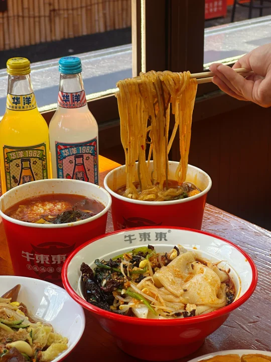 就问！这碗麻辣烫是谁的十年！是谁的回忆‼️