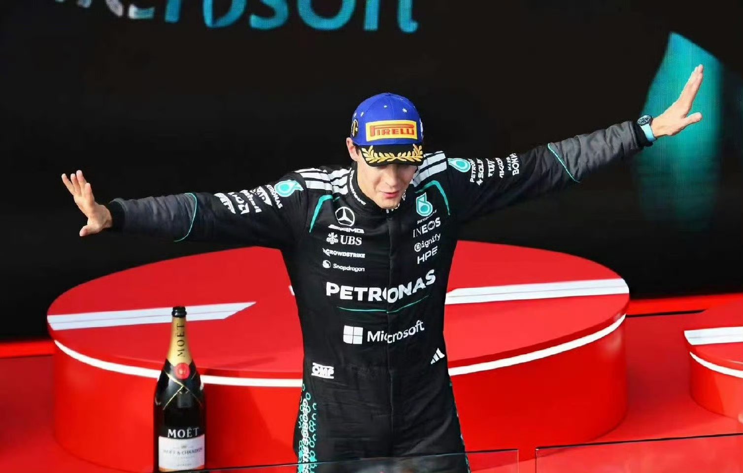 F1恭喜拉塞尔夺得2026赛季的首个冠军！恭喜梅奔一二带回！