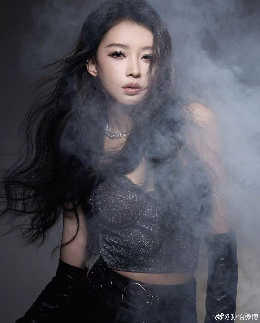 孙怡摇滚风辣妹孙怡摇滚风造型燥候孙怡乘风初舞台 