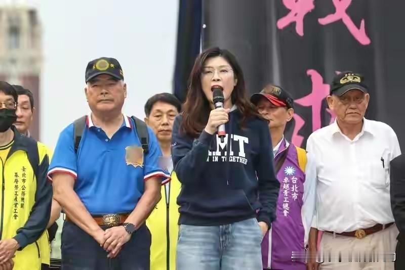 昨天秋斗游行上，郑丽文直接火力拉满！对着台下大声喊出“没有命，什么都是假的”，这