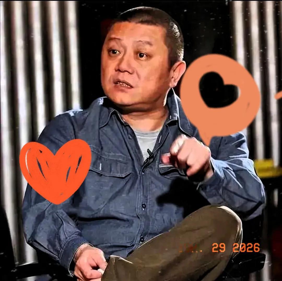 王朔那老头，确实有意思。平时看他不是遛狗就是晒太阳，一开口，那股子狠劲儿还是当年