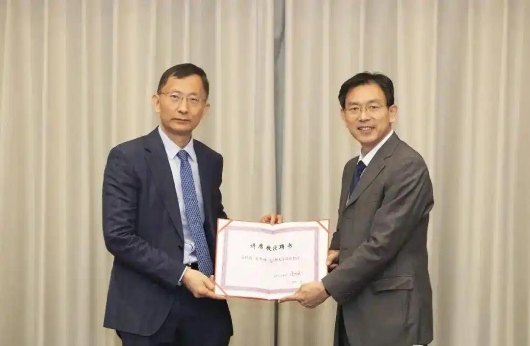 1988年，著名固体力学家高华健，背叛祖国加入美国国籍。30年过去，他却把美国坑