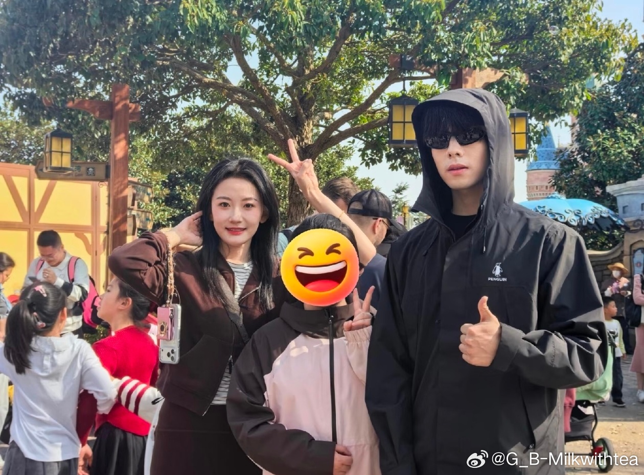 反复品味背影的这几张好甜的落日雨辉 我尖叫韩雨彤 ｜曾辉 ｜落日雨辉