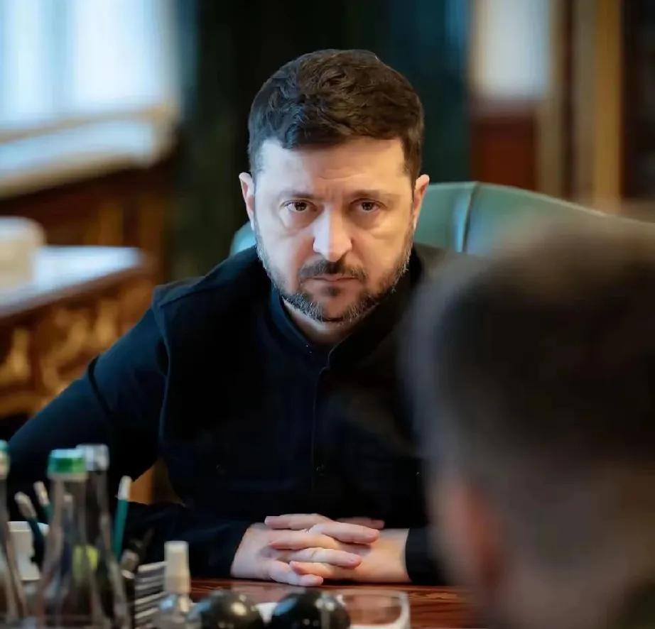 老美耐心已经告罄，直接施压乌谈判方，让其转告泽连斯基，要所有乌军从顿巴斯撤出，否