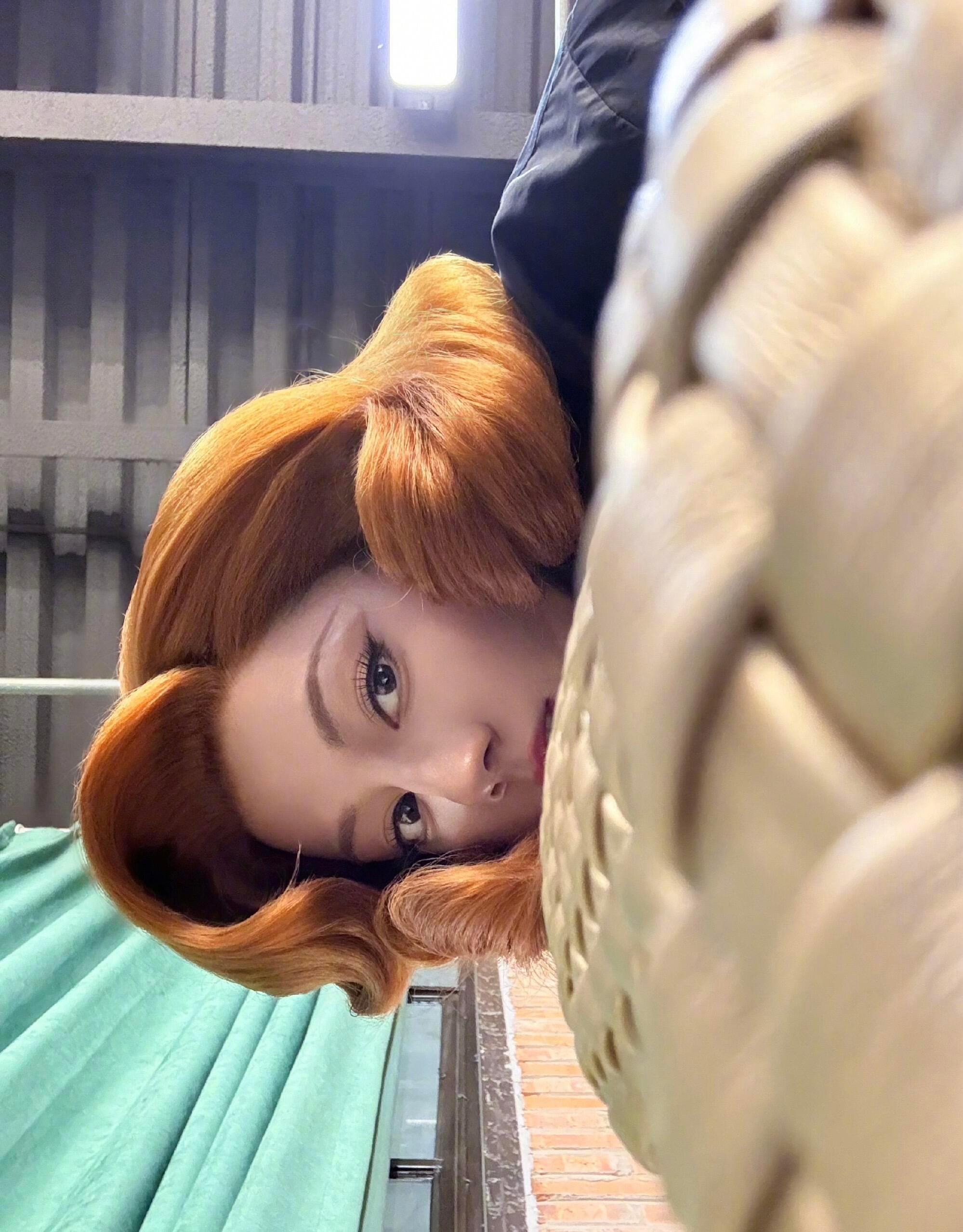 迪丽热巴自拍🤳🏻也太活人了哈哈哈哈 ​​​