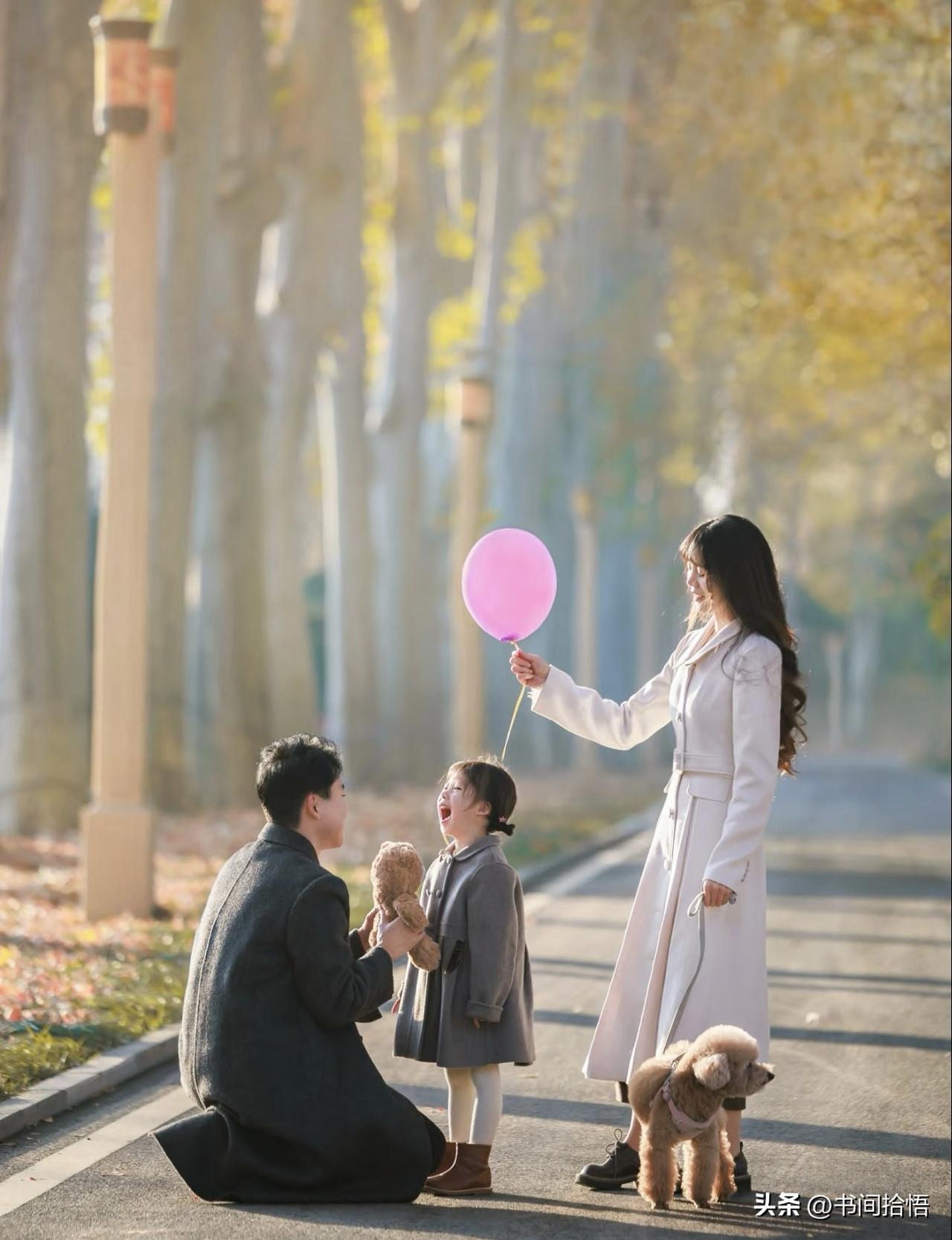 复旦大学梁永安教授说：
“不管你有多么爱自己的子女，不遗余力地供他们上大学，千辛