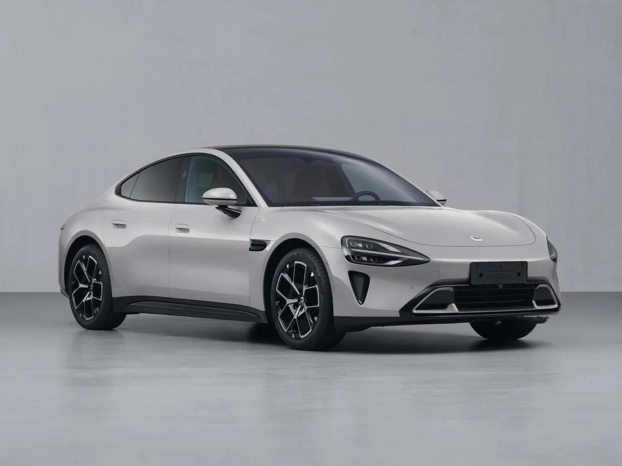 大家都没有发现，现在的新能源汽车市场，非常像七八年前的手机市场！有人欢喜有人愁，