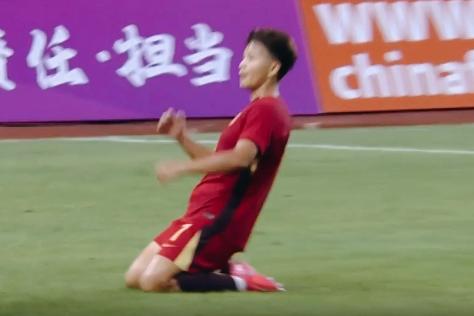 石破天惊！王霜轰世界波模仿姆巴佩庆祝，女足遗憾输球破金身。

第60分钟，王霜接