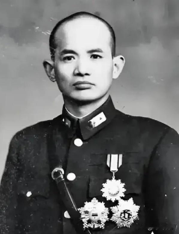 1955年6月5日夜，俞济时在家擦拭手枪时走火，子弹打中大腿，第二天蒋介石原定去
