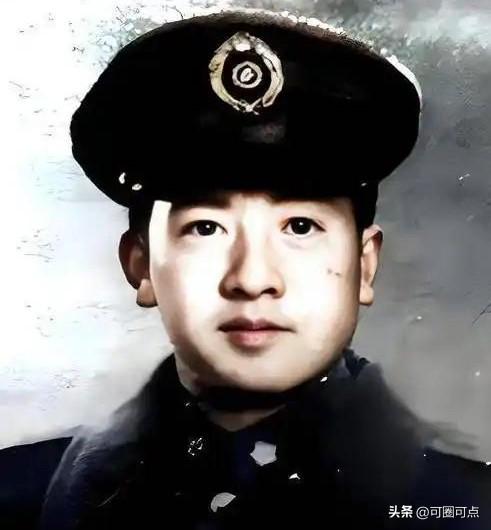 1945年深秋，马步芳的独子马继援被宋美龄叫到重庆官邸。这位西北王公子刚跨过门槛