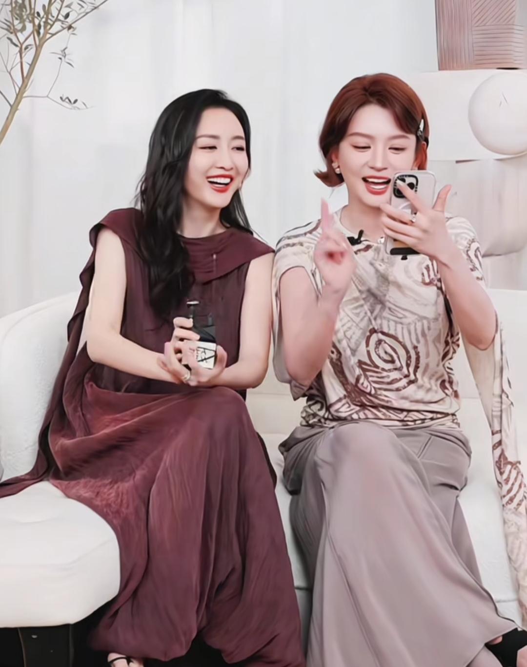 王鸥在直播的时候说，
我也是单身，
她还补了一句，
单身就是很自在很从容。

就