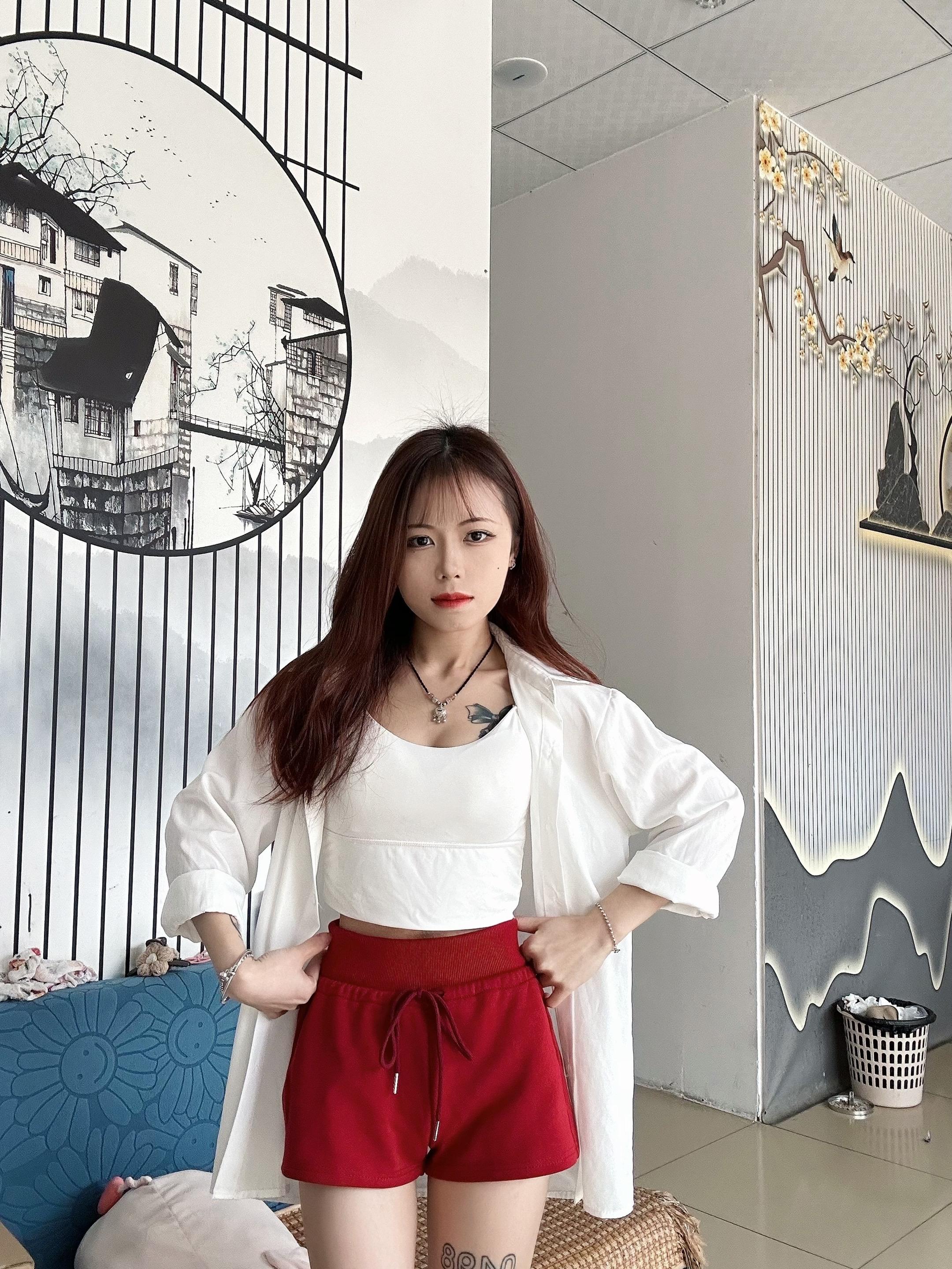 幸好我的眼里只有上班赚钱 要不然就要成为你口中很好泡一女的