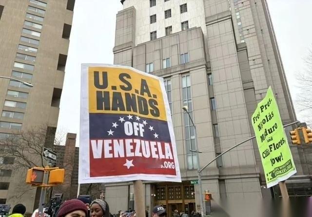 委内瑞拉又给世界做了一回镜子。最近委内瑞拉又火了，但不是因为石油，而是因为一场从